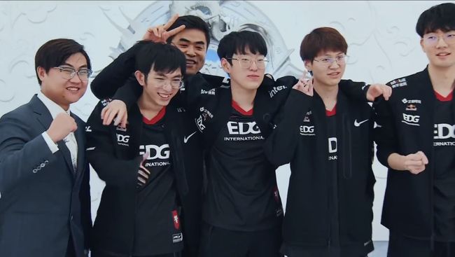 球员不断向 球员不断向